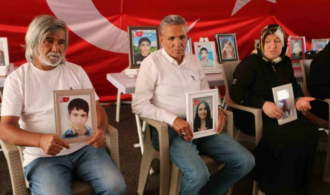 Diyarbakır’da eski HDP İl Başkanlığı binası önünde oturma eylemi yapan