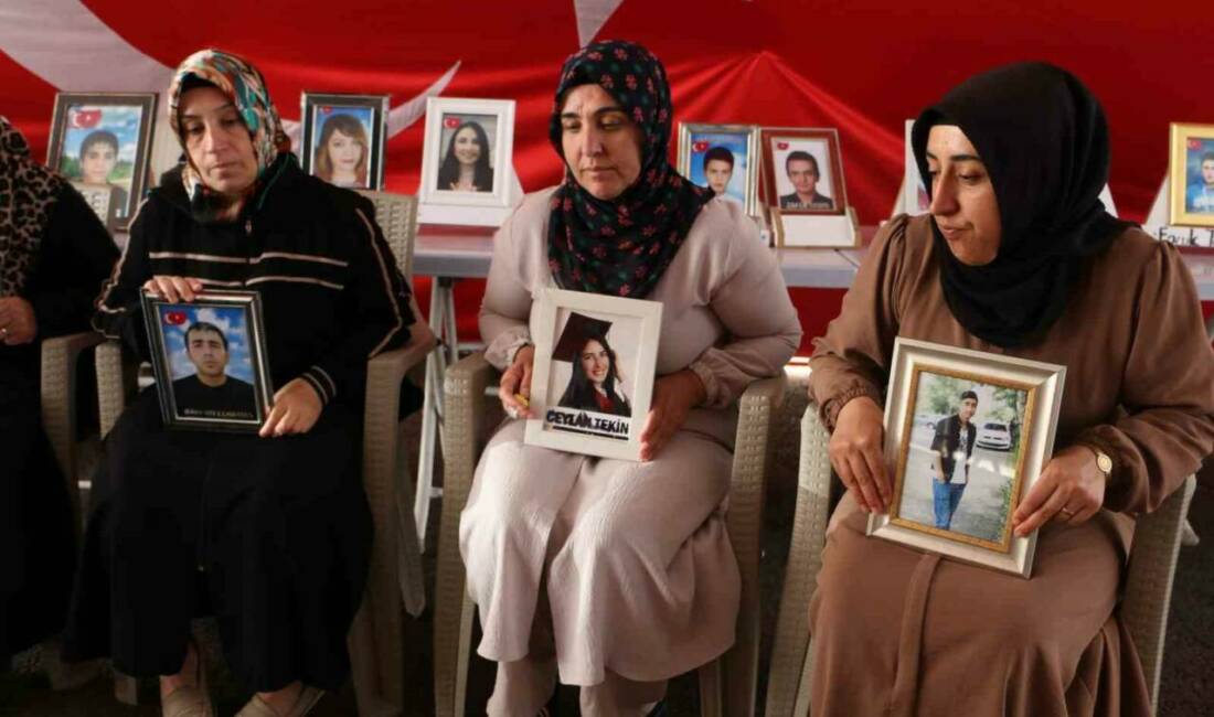 Diyarbakır’da eski HDP İl Başkanlığı binası önünde oturma eylemini sürdüren