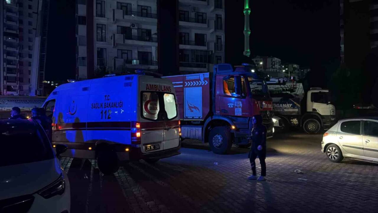Diyarbakır’ın Kayapınar ilçesinde 13 katlı binada çıkan ve 2’si çocuk