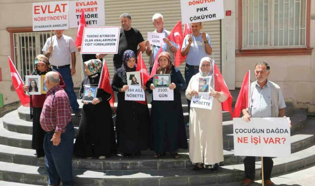 Diyarbakır'da dağa kaçırılan çocukları için ailelerin başlattığı evlat nöbetine son
