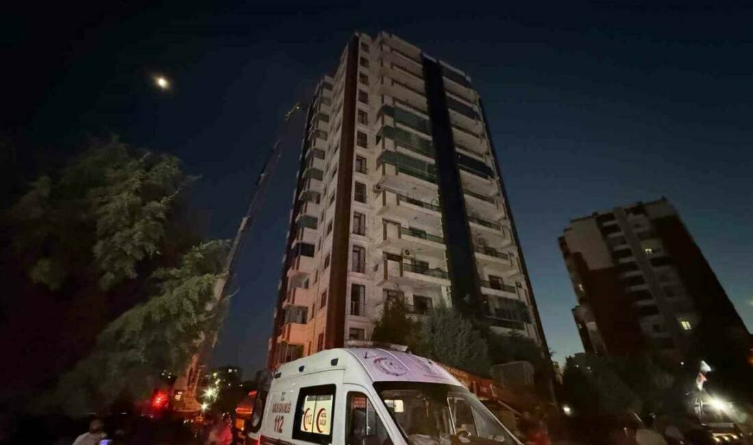 Diyarbakır’da 4 kişinin öldüğü yangına ilişkin 1’i yakalama, 2 gözaltı kararı Diyarbakır'da bir apartmandaki yangında aynı aileden 4 kişi hayatını kaybetti.