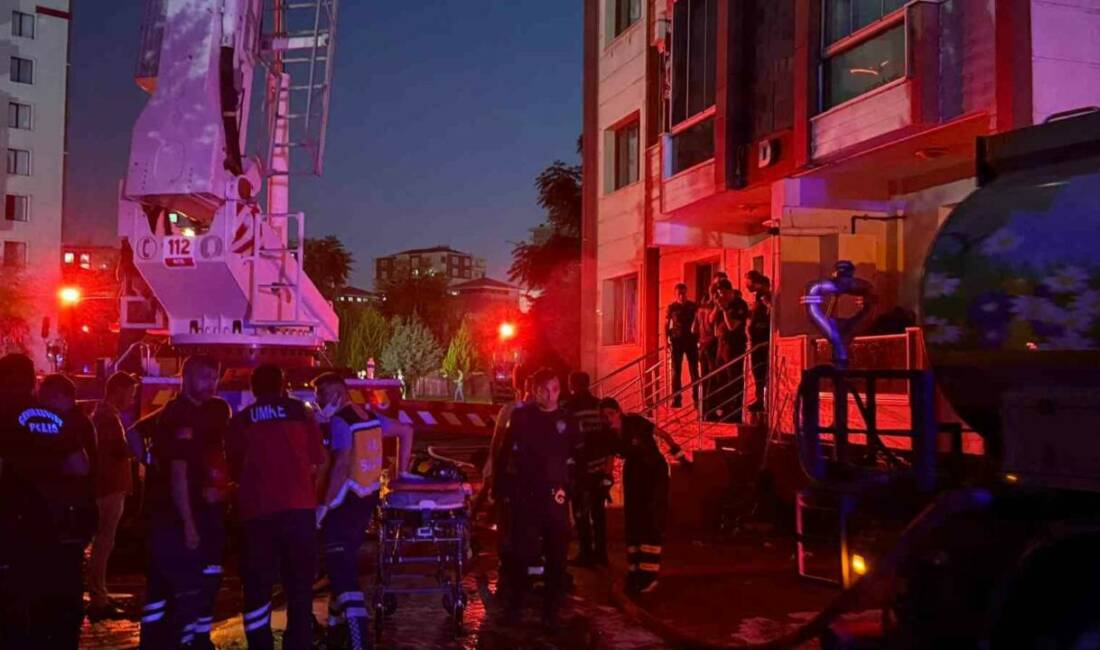Diyarbakır’ın Kayapınar ilçesinde 13 katlı binada çıkan yangında mahsur kalan