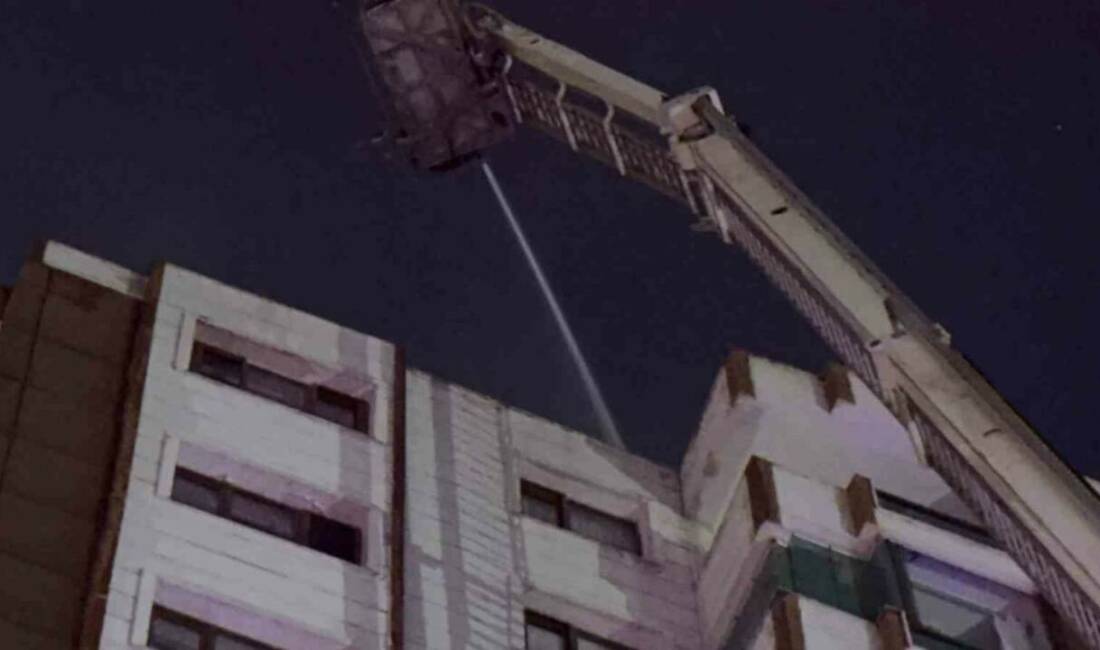 Diyarbakır’ın Kayapınar ilçesinde 13 katlı binada çıkan yangında mahsur kalanlar
