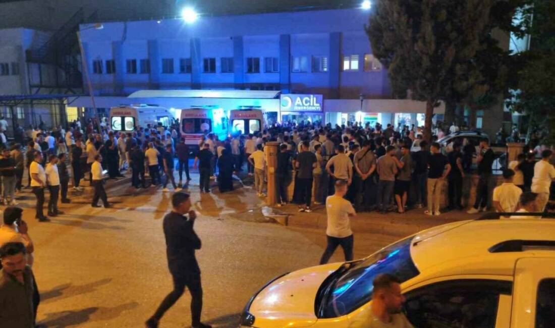 Siirt’in Kurtalan ilçesi Sare Düğün Salonunda silahlı saldırı meydana geldi.