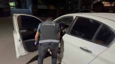 Batman’da polisin "dur" ihtarına uymayarak kaçan sürücü otomobilden bir inşaat