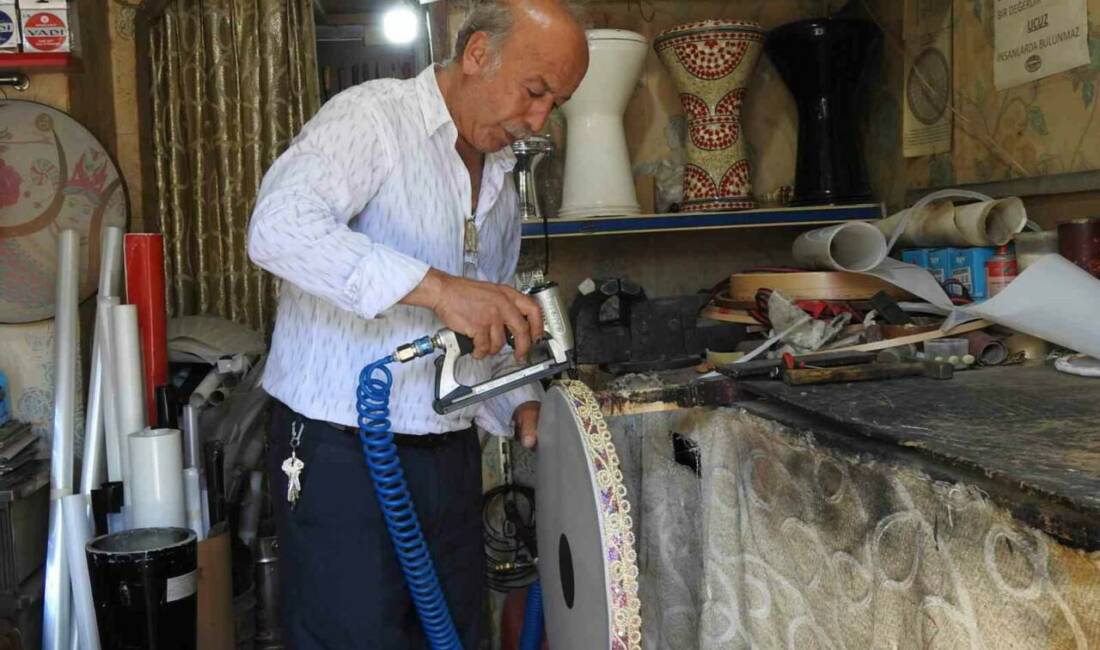 Gaziantep'te çeşitli müzik aletleri üreten Mehmet Hayri Yonka, babasından aldığı