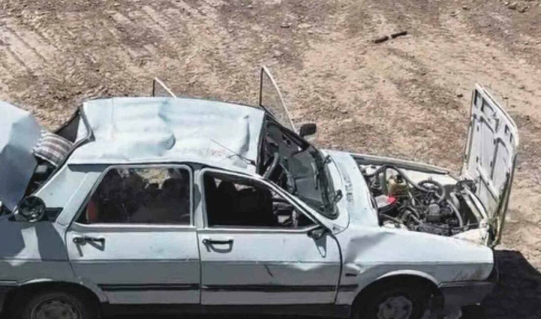Adıyaman’ın Kahta ilçesinde el frenini çekmeyi unutan sürücü, hareket eden