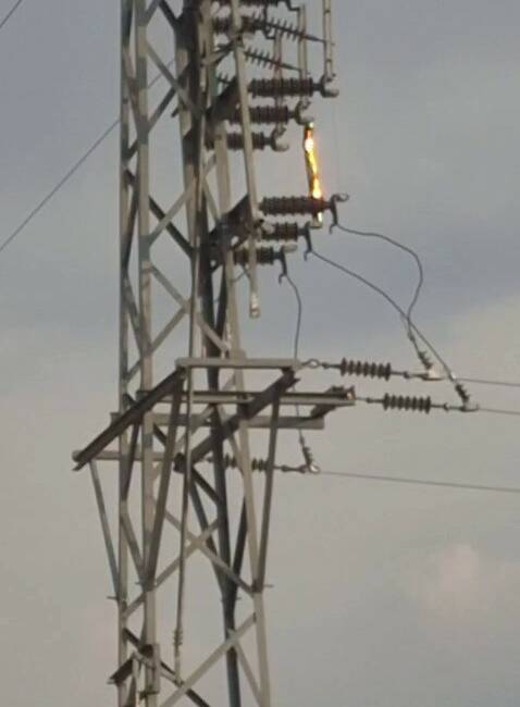 Adıyaman’da, bir elektrik hattında meydana gelen yangın, ekin yangınına neden