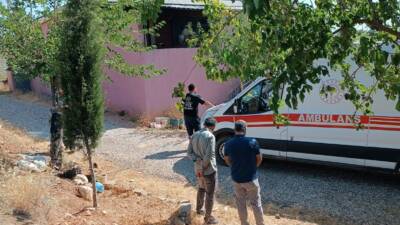 Gerger ilçesinde yaşanan olayda 65 yaşındaki Ahmet Dolaş, henüz belirlenemeyen