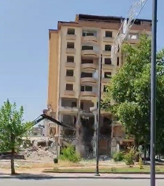 Gaziantep’in Şehitkamil ilçesinde 6 Şubat depremlerinde ağır hasar alan bir