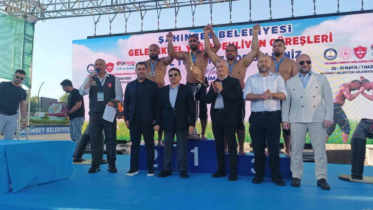 Gaziantep'te düzenlenen CW Enerji Türkiye Yağlı Güreş Ligi 2. Etabı’nda