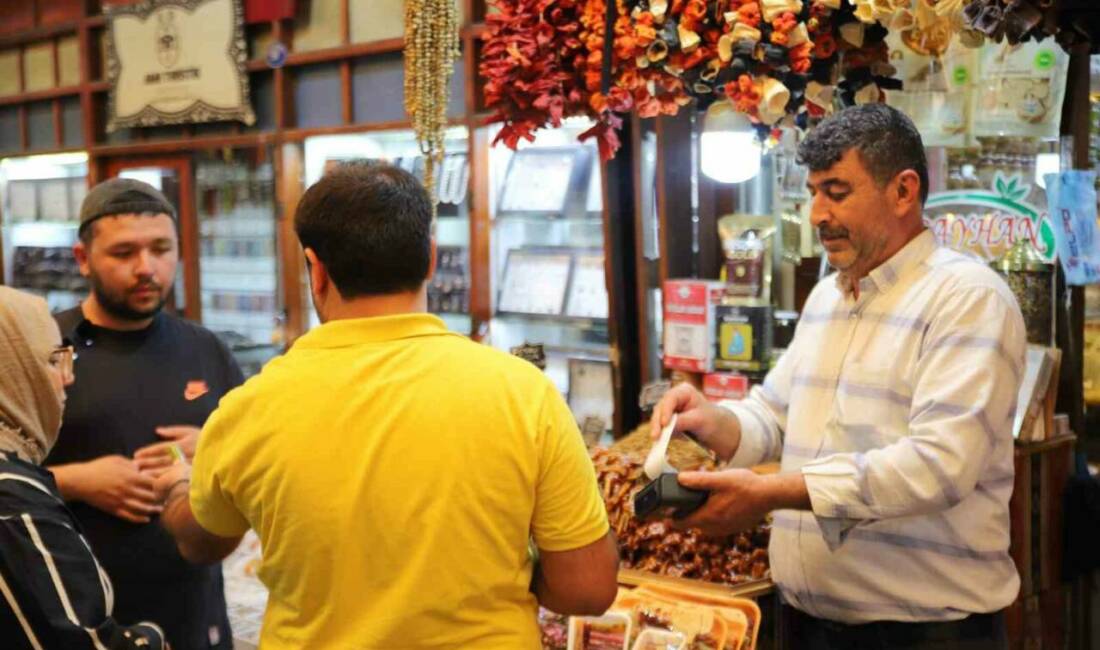 Gaziantep’te Kurban Bayramı’nda yaşanan yoğunluk esnafın yüzünü güldürdü.