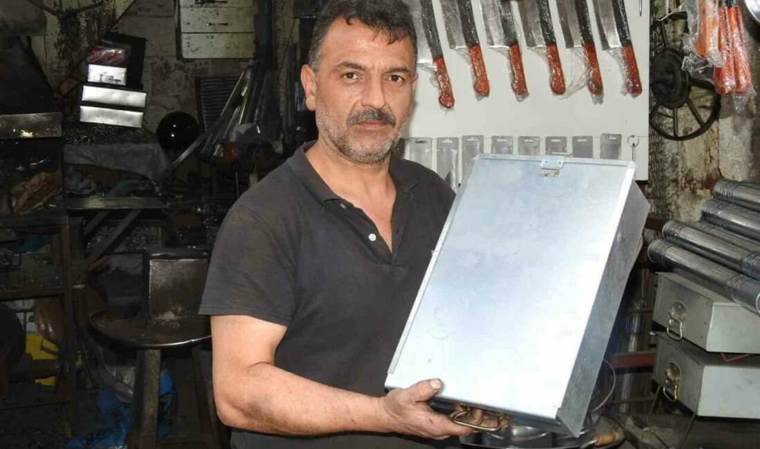 Gaziantep'te Kurban Bayramı öncesi bıçak bileme ustaları, yoğun talepler nedeniyle