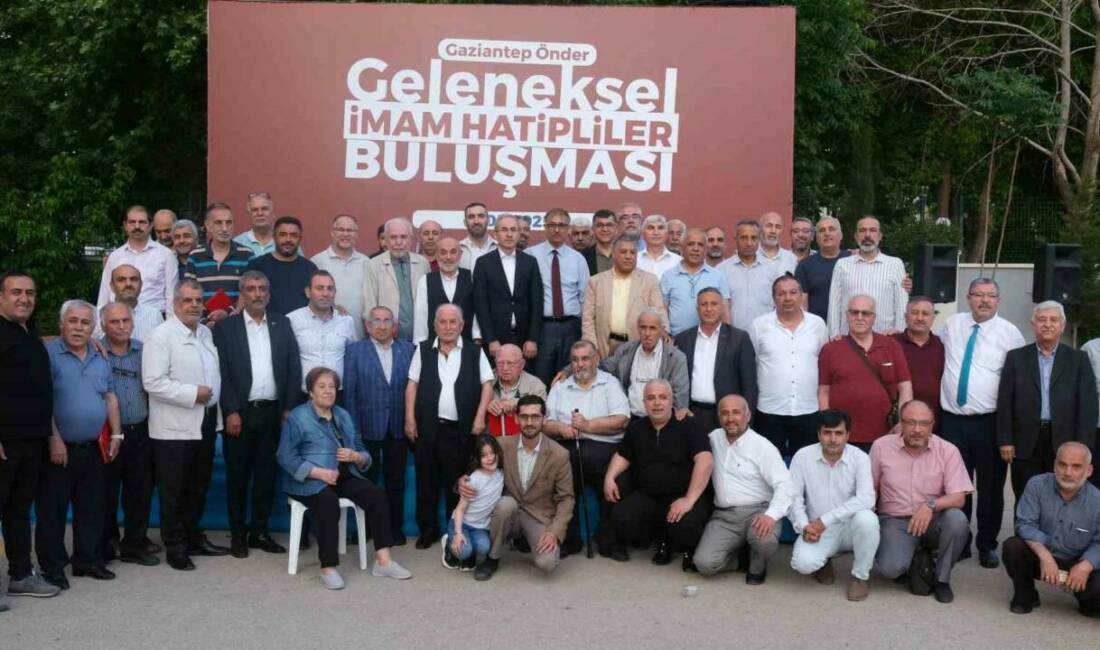 Gaziantep Önder İmam Hatipliler Derneği tarafından düzenlenen programda Fadıloğlu Anadolu