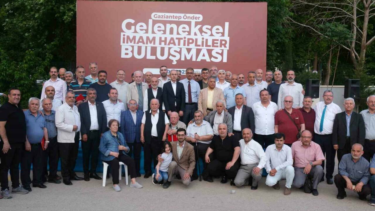Gaziantep Önder İmam Hatipliler Derneği tarafından düzenlenen programda Fadıloğlu Anadolu
