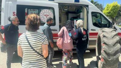 Adıyaman’da yolun karşısına geçmeye çalışan genç kıza otomobil çarptı.