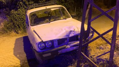 Adıyaman'ın Gölbaşı ilçesinde otomobilin elektrik direğine çarpması sonucu 3 kişi