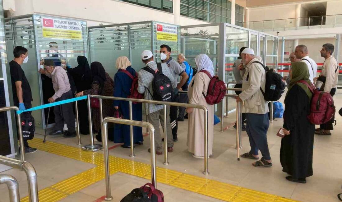Hac ibadetini tamamlayan 145 kişilik hacı kafilesi Suudi Arabistan’ın Medine