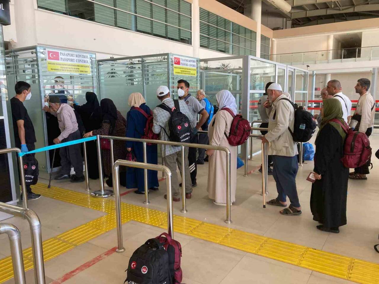 Hac ibadetini tamamlayan 145 kişilik hacı kafilesi Suudi Arabistan’ın Medine