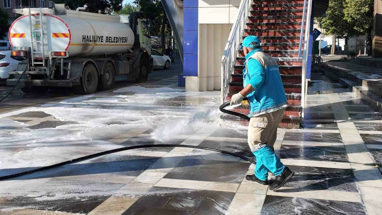 Haliliye Belediyesi Temizlik İşleri Müdürlüğü tarafından yürütülen kapsamlı temizlik çalışmaları,