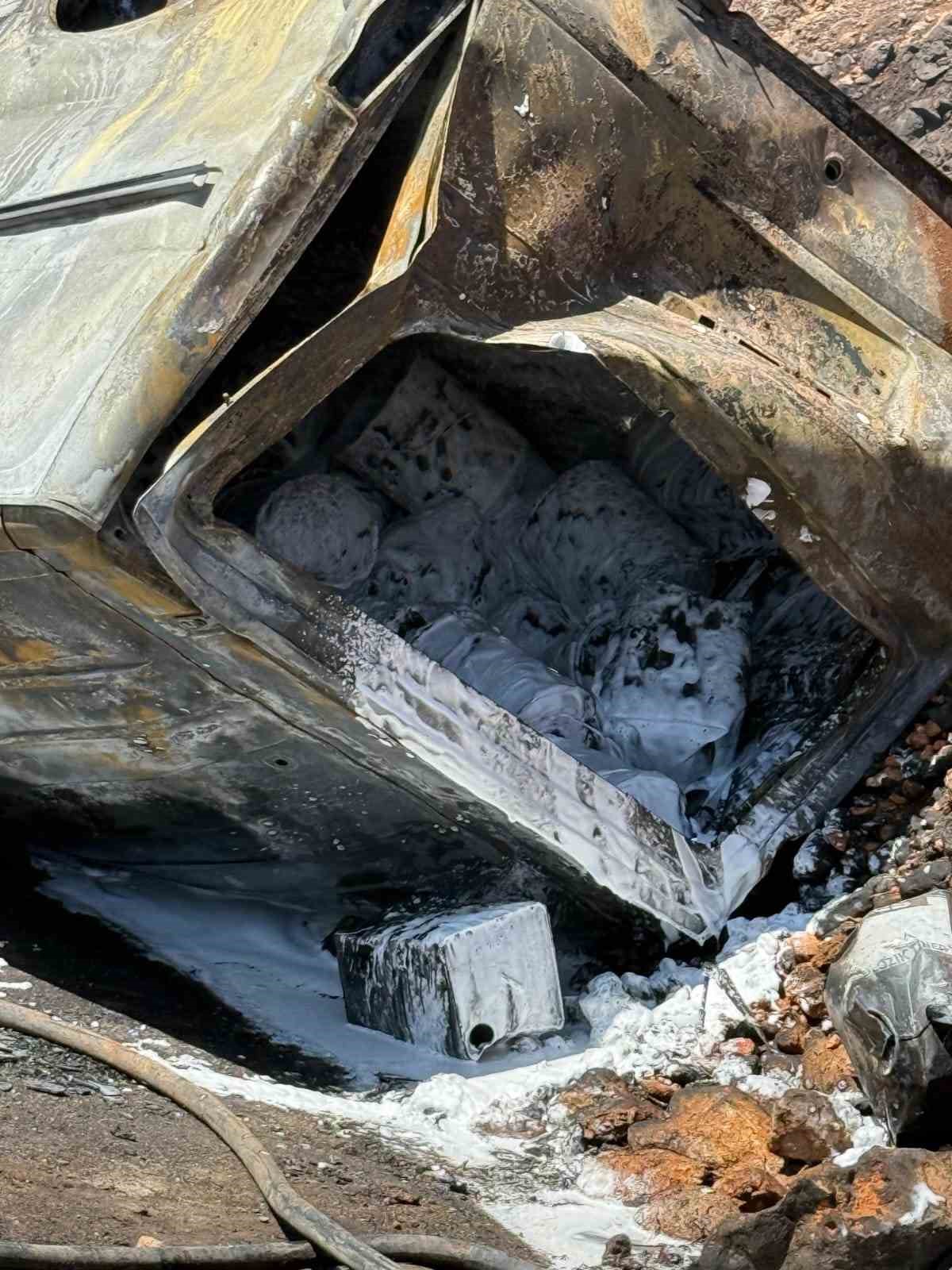 Şanlıurfa’nın Hilvan ilçesinde yanıcı madde taşıyan bir aracın takla atması