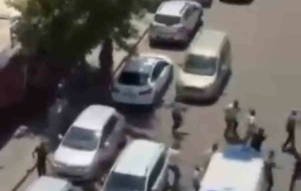 İki aile arasında çıkan kavgada 4 kişi yaralandı.