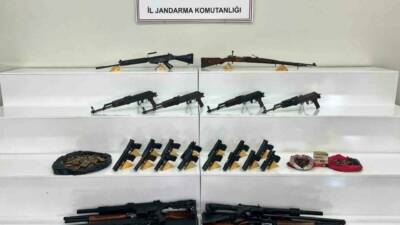 Şanlıurfa’nın Viranşehir ilçesinde operasyon gerçekleştiren jandarma ekipleri, samanlık, kayalık alan
