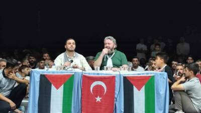 Adıyaman’ın Kahta ilçesinde düzenlenen Gazze Direnişimiz konferansına vatandaşlar yoğun ilgi