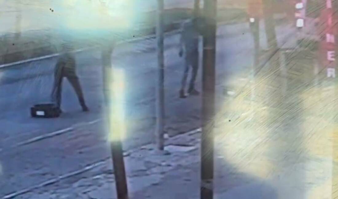 Şanlıurfa’nın Siverek ilçesinde seyir halindeki bir kamyonetten düşen tekerlekler, yoldan