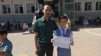Kilis’te 10 yıldır yaşayan Suriyeli aile, çocukları Ahmet’in eğitimini tamamlamasının
