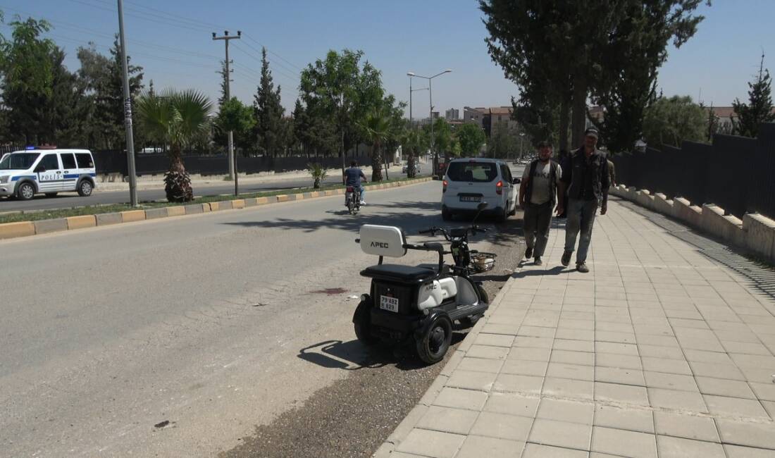 Kilis’in Aşıt Mahallesi’nde meydana gelen trafik kazasında 3 tekerlekli motosikletin