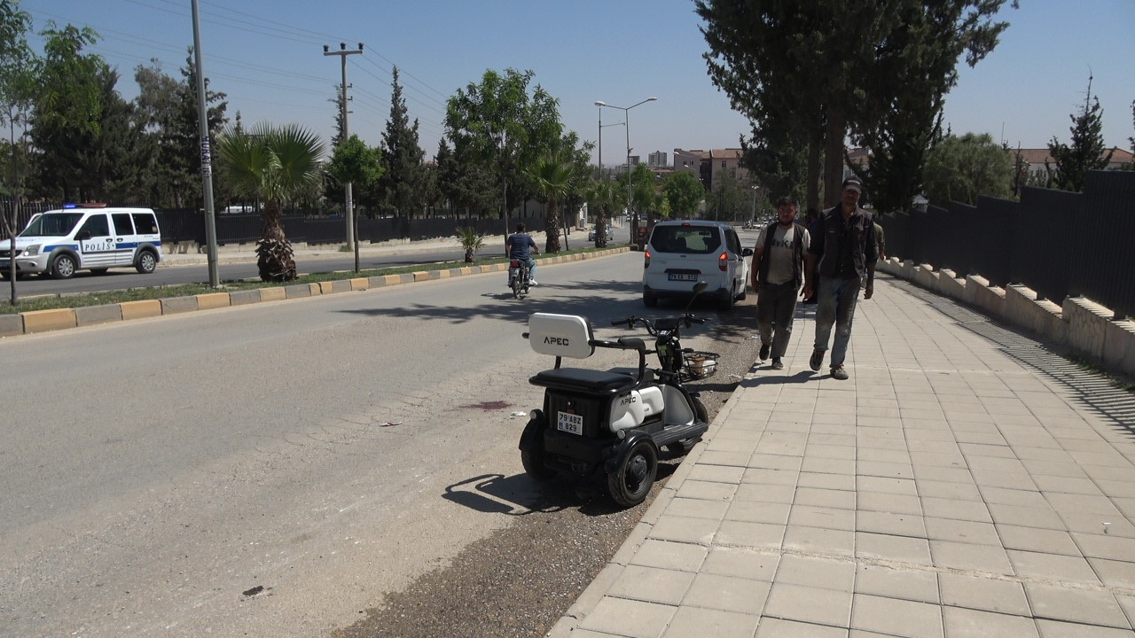 Kilis’in Aşıt Mahallesi’nde meydana gelen trafik kazasında 3 tekerlekli motosikletin