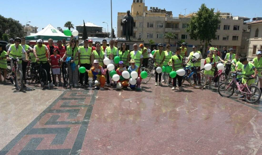 Kilis'te Yeşilay Haftası kapsamında bağımlılıkla mücadeleye dikkat çekmek amacıyla bisiklet