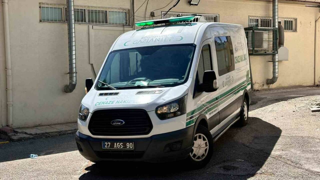 Gaziantep’te kilitli odada ölü bulunan anne ve kızının cenazeleri, adli