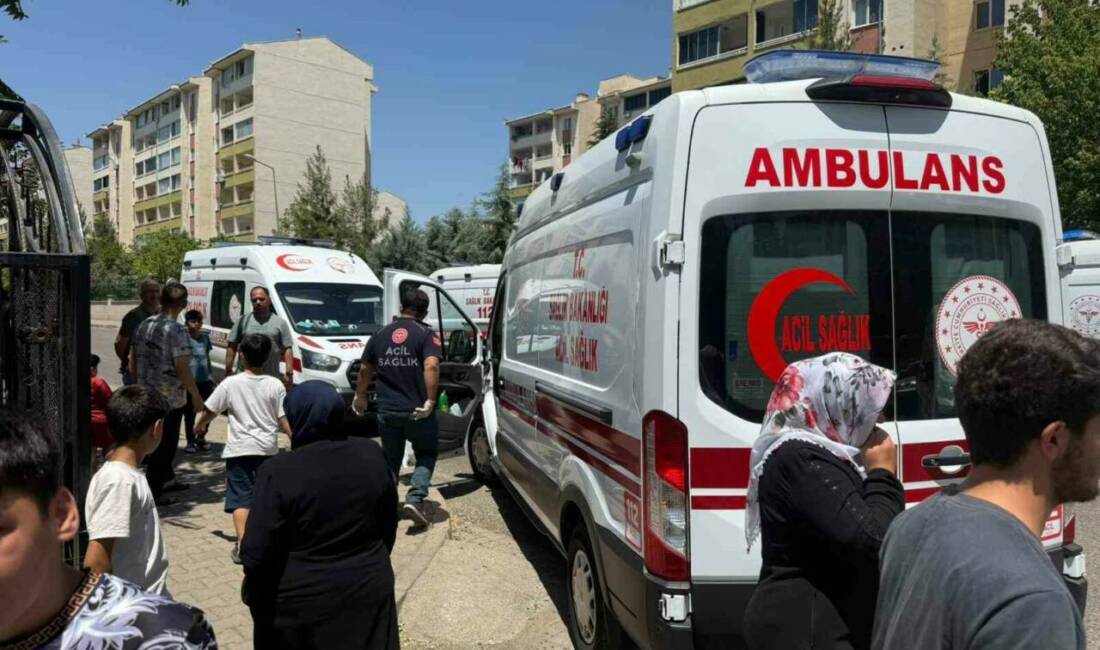 Diyarbakır’ın merkez Kayapınar ilçesinde bir binanın 4’üncü katındaki dairenin klima