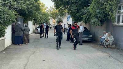 Adıyaman’da komşular arasında çıkan kavgada bir kişi bıçakla ağır yaralandı.