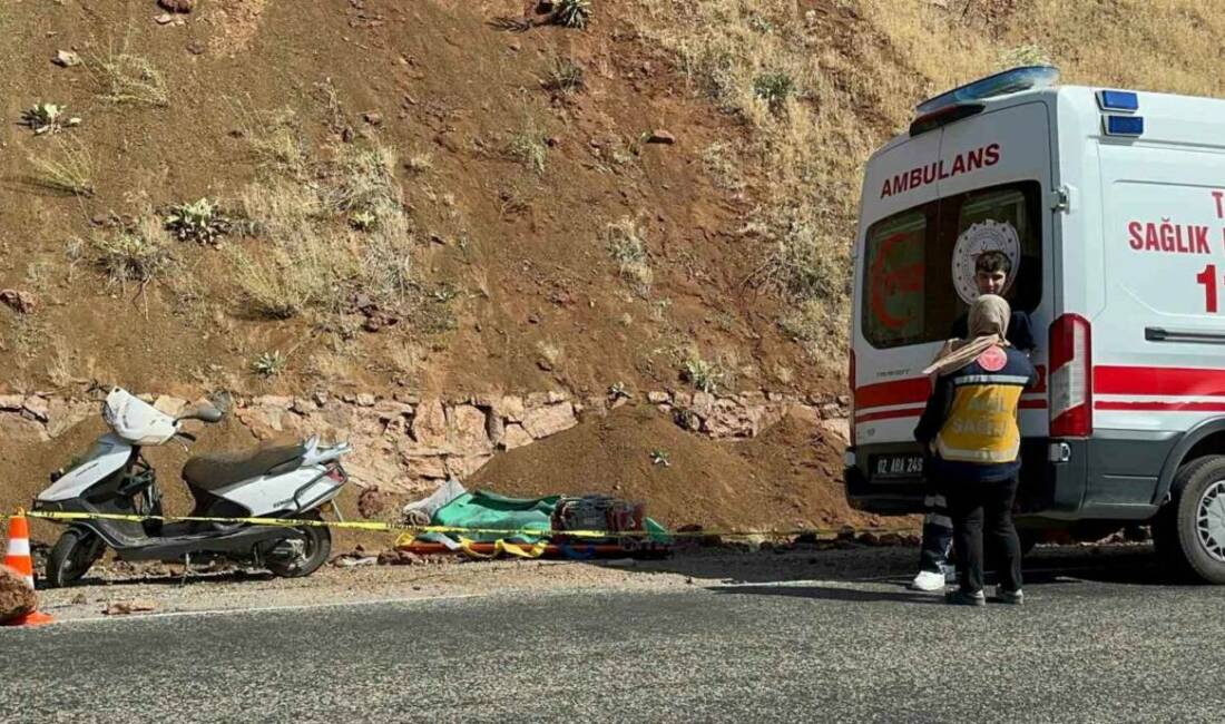 Adıyaman'ın Çelikhan ilçesinde meydana gelen trafik kazasında plakasız bir motosiklet