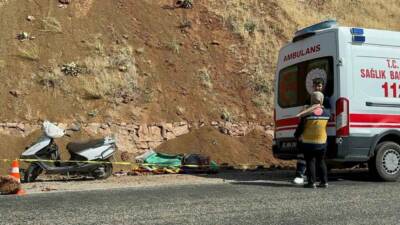 Adıyaman'ın Çelikhan ilçesinde meydana gelen trafik kazasında plakasız bir motosiklet