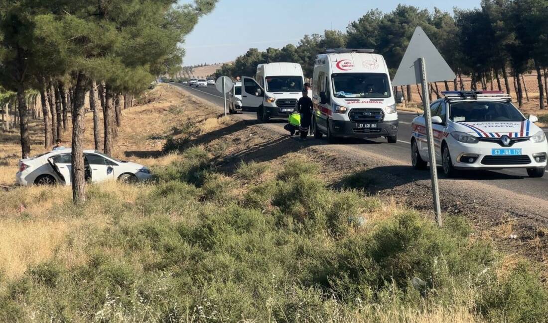 Şanlıurfa’nın Ceylanpınar ilçesinde kontrolden çıkan otomobilin şarampole devrilmesi sonucu meydana