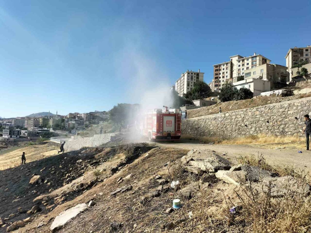 Şırnak’ta menemen yapmak isteyen çocuklar yangına neden oldu. Çıkan anız