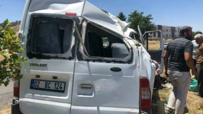 Adıyaman’da, kontrolden çıkan minibüsün takla atması sonucu meydana gelen kazada