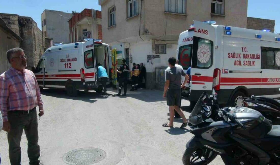 Kilis'te meydana gelen kazada motosiklet ile hafif ticari aracın çarpışması