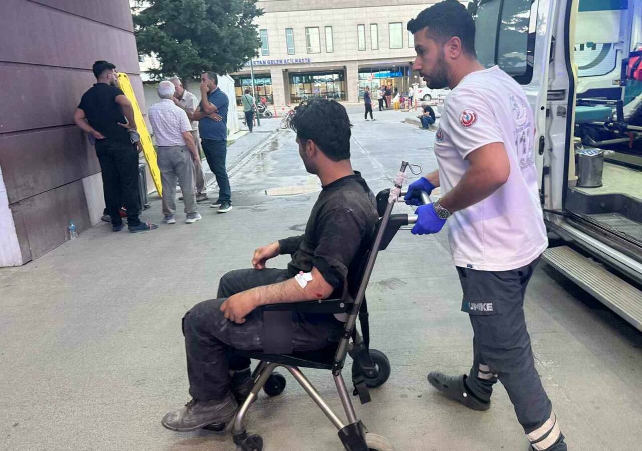 Adıyaman'ın Altınşehir Mahallesi'nde motosiklet ile otomobilin çarpışması sonucu 1 kişi