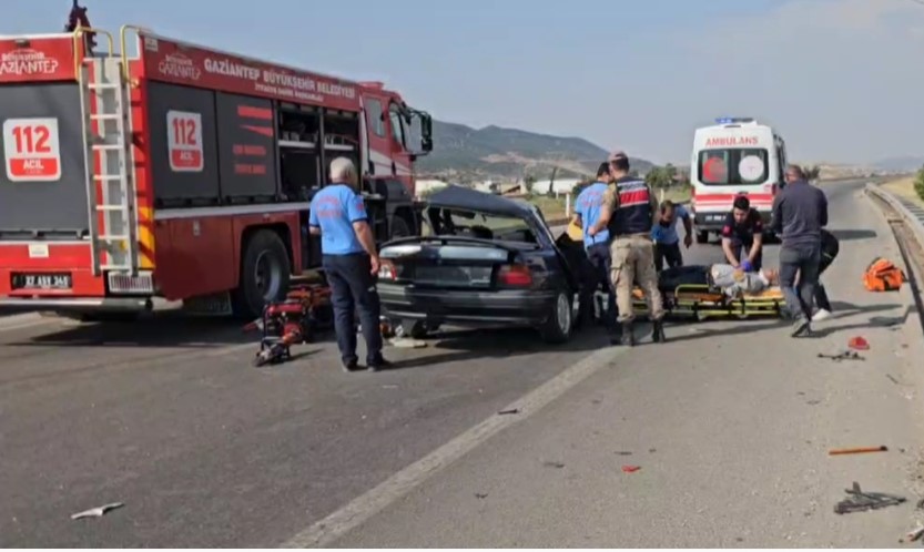 Gaziantep’in Nurdağı ilçesinde iki aracın çarpışması sonucu meydana gelen kazada