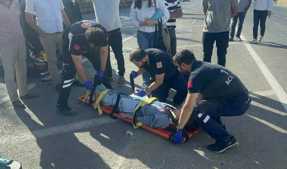 Adıyaman'ın Kahta ilçesinde, otomobil ile biçerdöverin çarpıştığı kaza sonucunda 6