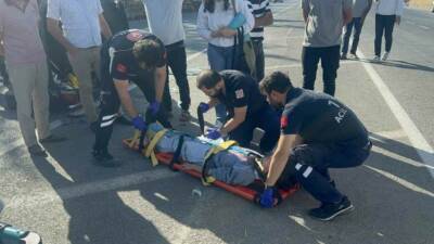 Adıyaman'ın Kahta ilçesinde, otomobil ile biçerdöverin çarpıştığı kaza sonucunda 6