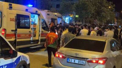 Şanlıurfa’da otomobilin park halindeki araçlara çarpması sonucu meydana gelen trafik