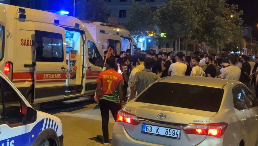Şanlıurfa’da otomobilin park halindeki araçlara çarpması sonucu meydana gelen trafik