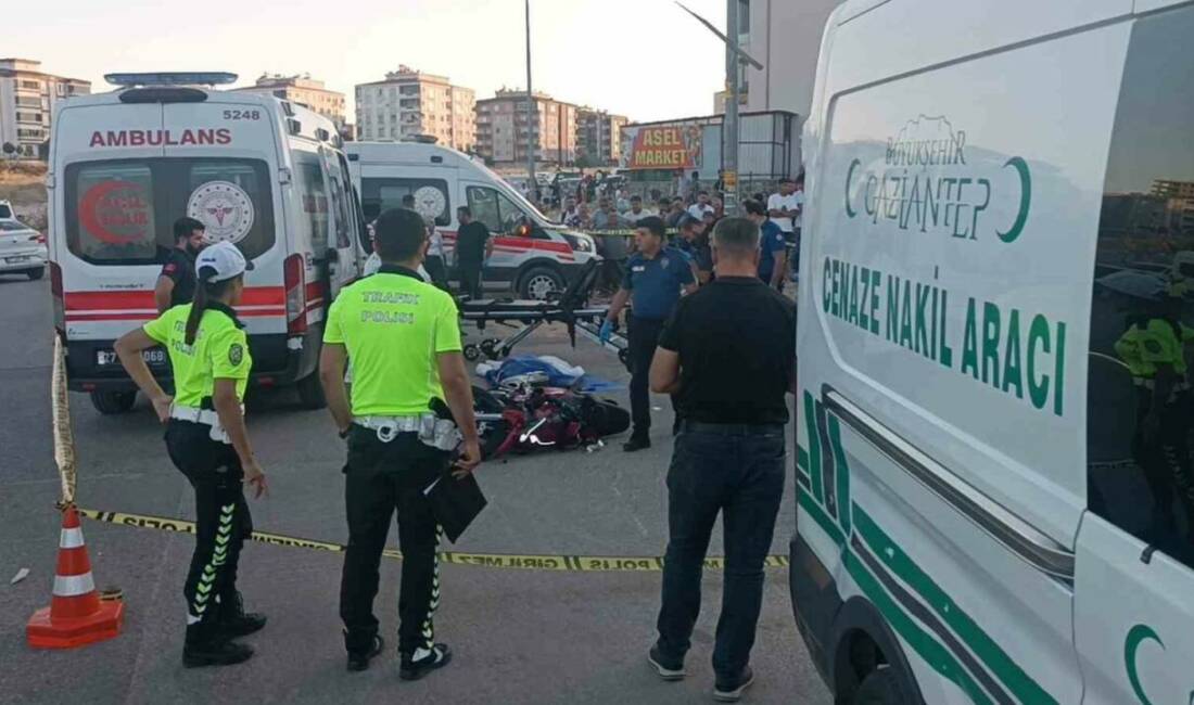 Gaziantep’te kavşakta otomobille çarpışan motosikletin genç sürücüsü hayatını kaybetti.