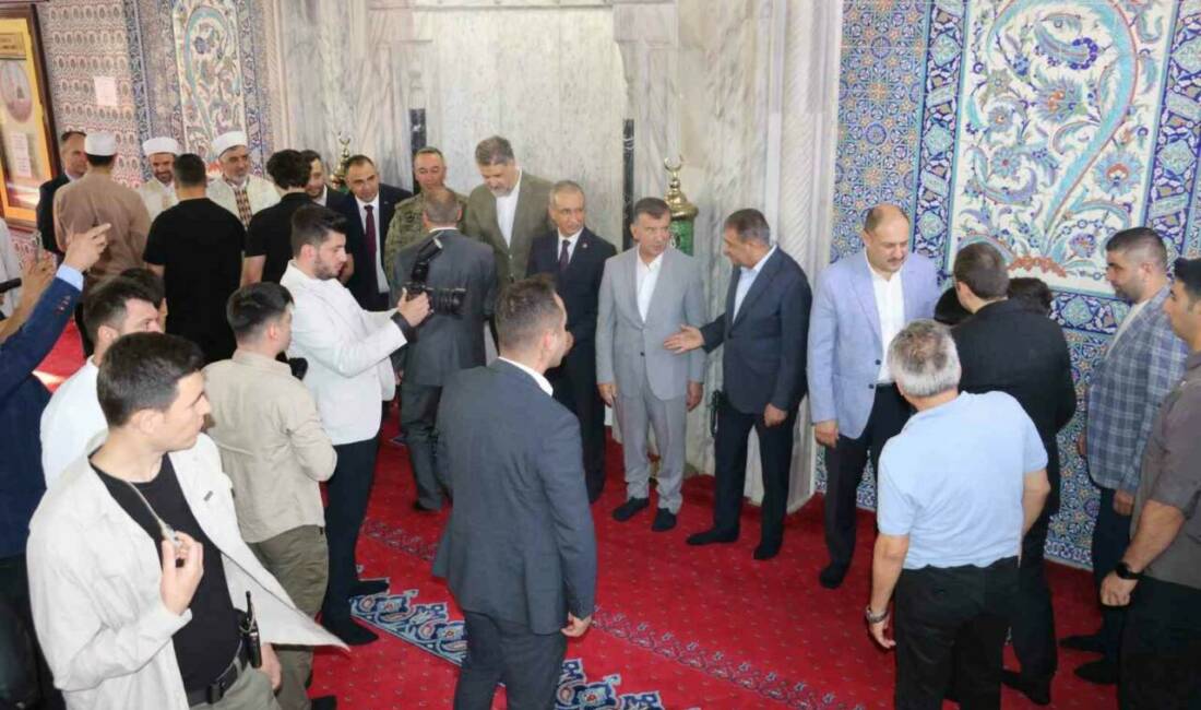 Peygamber şehri Şanlıurfa’da Kurban Bayramı namazı için binlerce vatandaş camilere